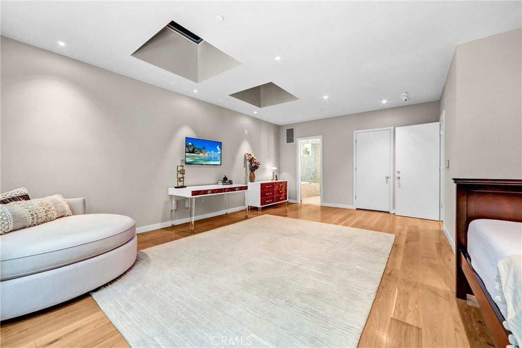 Pasadena, California, 91106, United States, 6 Bedrooms Bedrooms, ,9 BathroomsBathrooms,Residential,Active,1898207