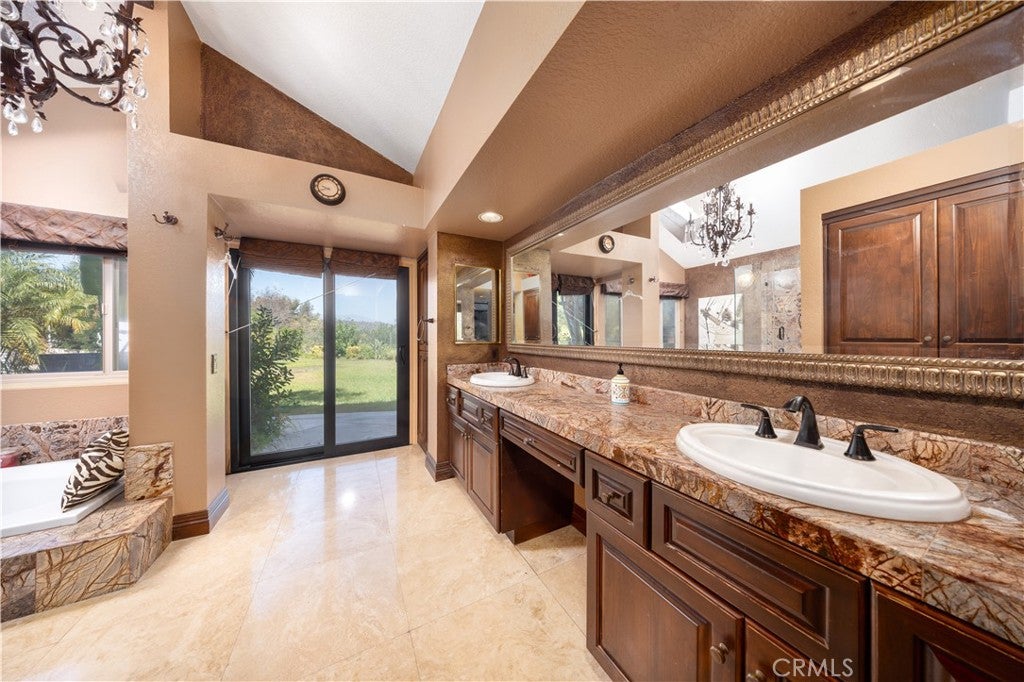 Pomona, California, 91766, United States, 5 Bedrooms Bedrooms, ,5 BathroomsBathrooms,Residential,Active,1989773