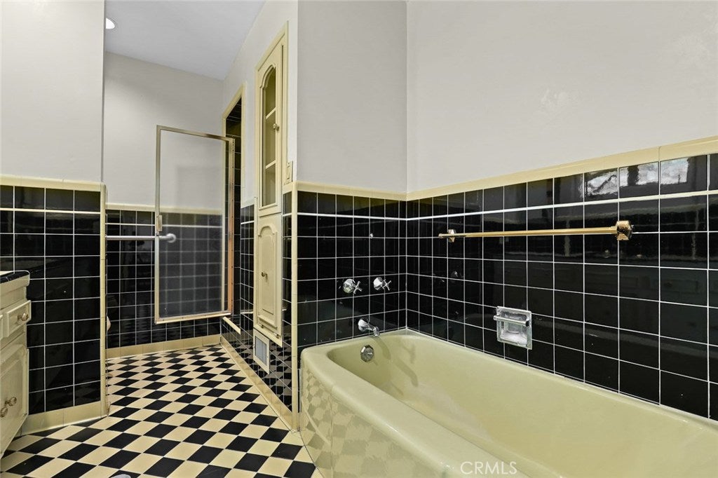 Arcadia, California, 91006, United States, 3 Bedrooms Bedrooms, ,4 BathroomsBathrooms,Residential,Active,1986891