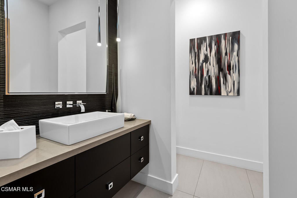 Westlake Village, California, 91361, United States, 4 Bedrooms Bedrooms, ,6 BathroomsBathrooms,Residential,Active,1989774