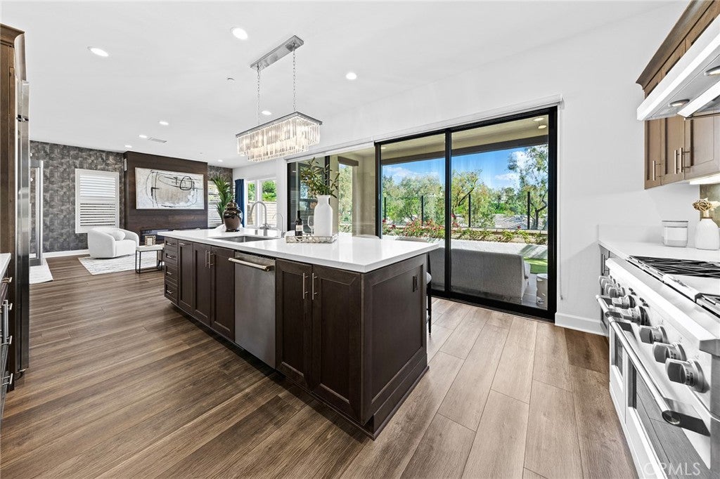 Lake Forest, California, 92630, United States, 5 Bedrooms Bedrooms, ,6 BathroomsBathrooms,Residential,Active,1801044