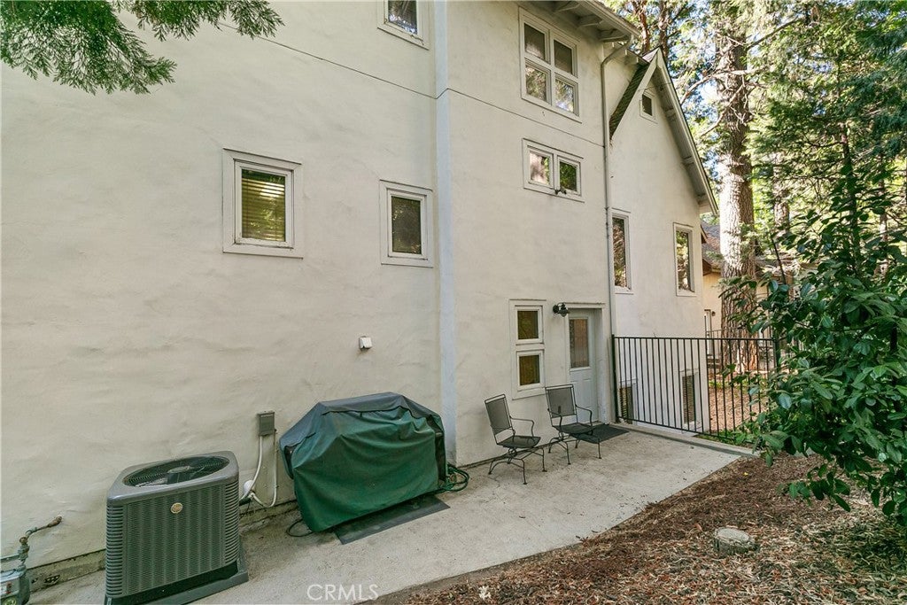 Lake Arrowhead, California, 92352, United States, 2 Bedrooms Bedrooms, ,3 BathroomsBathrooms,Residential,Active,1945074