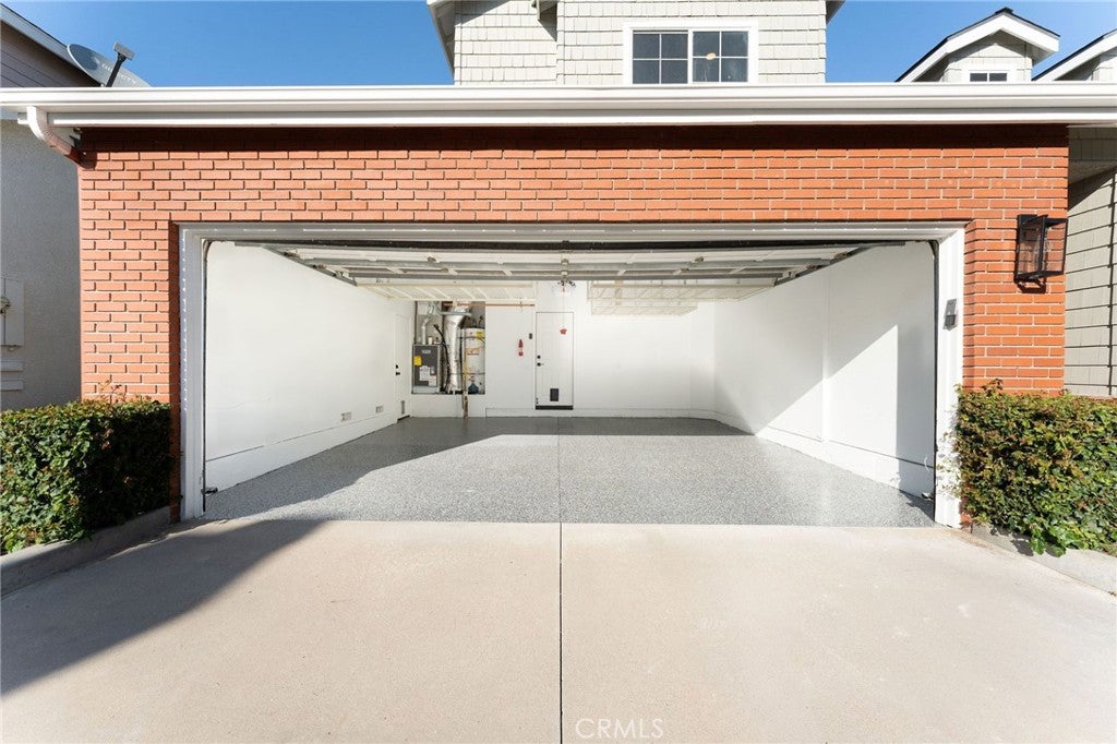 Costa Mesa, California, 92627, United States, 4 Bedrooms Bedrooms, ,3 BathroomsBathrooms,Residential,Contingent,1986895