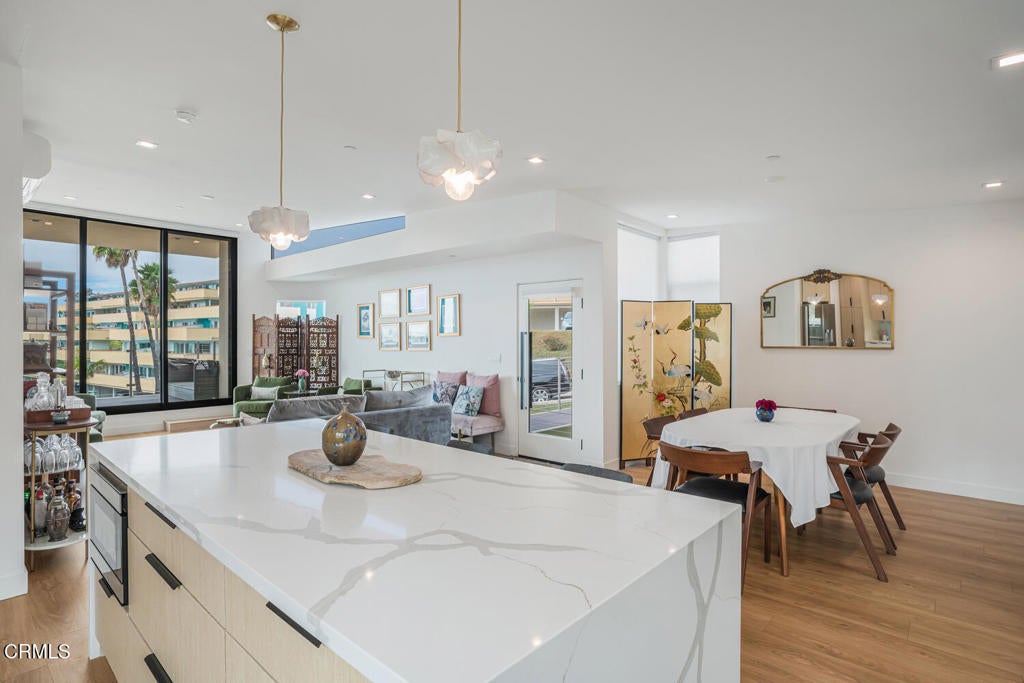 Ventura, California, 93001, United States, 3 Bedrooms Bedrooms, ,4 BathroomsBathrooms,Residential,Active,2016402