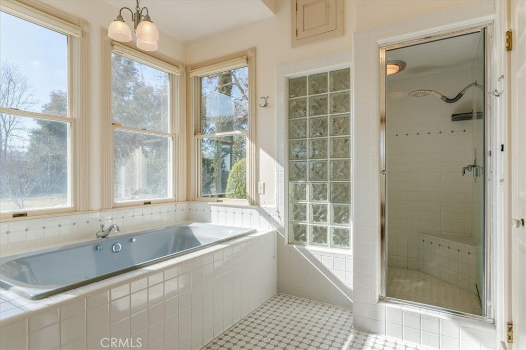 Paso Robles, California, 93446, United States, 4 Bedrooms Bedrooms, ,5 BathroomsBathrooms,Residential,Active,2016421