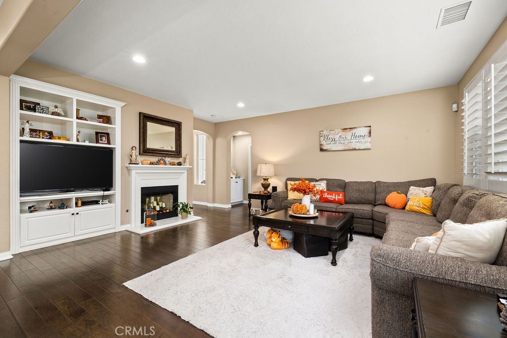 Tustin, California, 92782, United States, 5 Bedrooms Bedrooms, ,4 BathroomsBathrooms,Residential,Active,2010149