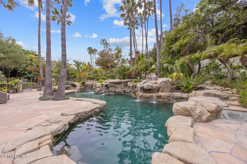 Malibu, California, 90265, United States, 4 Bedrooms Bedrooms, ,5 BathroomsBathrooms,Residential,Active,1892428