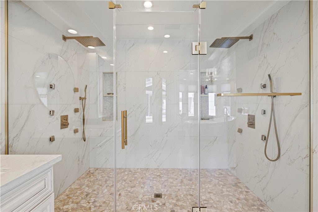 Northridge, California, 91325, United States, 4 Bedrooms Bedrooms, ,4 BathroomsBathrooms,Residential,Active,1936096