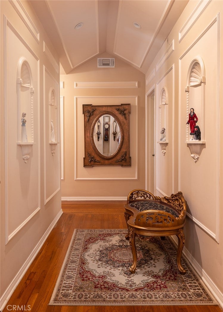 Glendale, California, 91207, United States, 4 Bedrooms Bedrooms, ,4 BathroomsBathrooms,Residential,Active,1945087