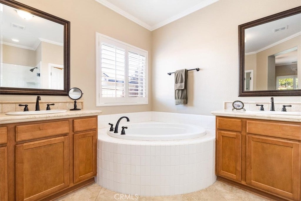 Paso Robles, California, 93446, United States, 4 Bedrooms Bedrooms, ,3 BathroomsBathrooms,Residential,Active,1914823