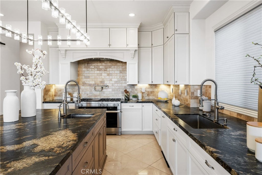 Yorba Linda, California, 92886, United States, 6 Bedrooms Bedrooms, ,7 BathroomsBathrooms,Residential,Active,1985877