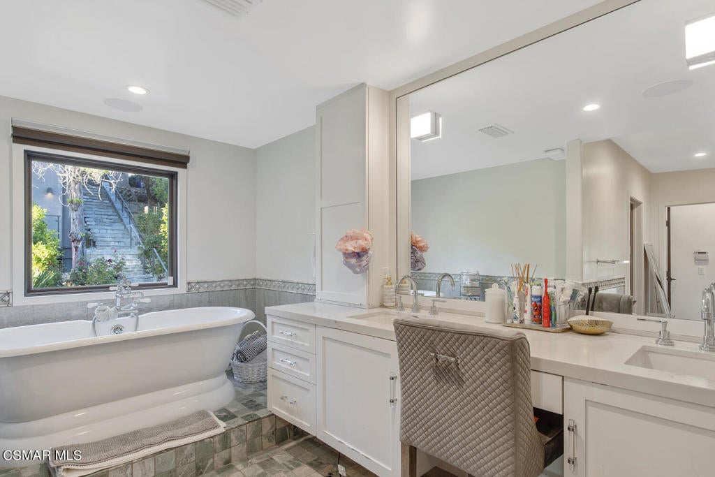 Lake Sherwood, California, 91361, United States, ,4 BathroomsBathrooms,Residential,Active,1820410
