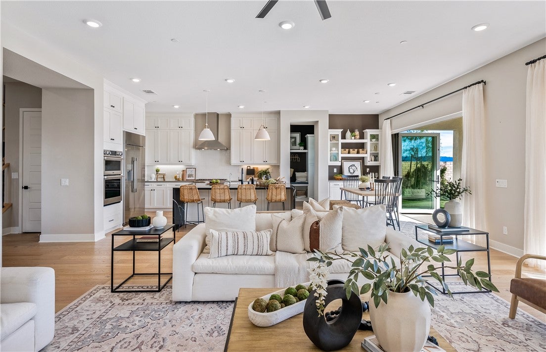 Castaic, California, 91384, United States, 6 Bedrooms Bedrooms, ,6 BathroomsBathrooms,Residential,Active,2006979