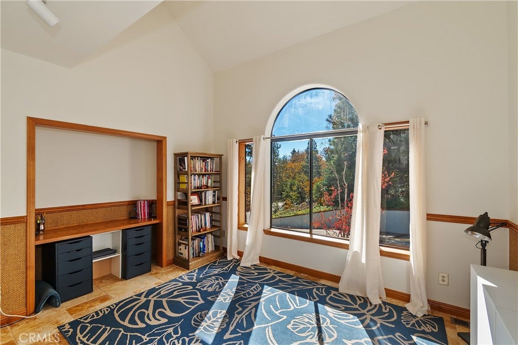 Lake Arrowhead, California, 92352, United States, 4 Bedrooms Bedrooms, ,3 BathroomsBathrooms,Residential,Active,1998581