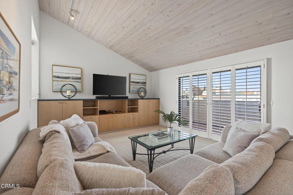 Oxnard, California, 93035, United States, 3 Bedrooms Bedrooms, ,3 BathroomsBathrooms,Residential,Active,1951816