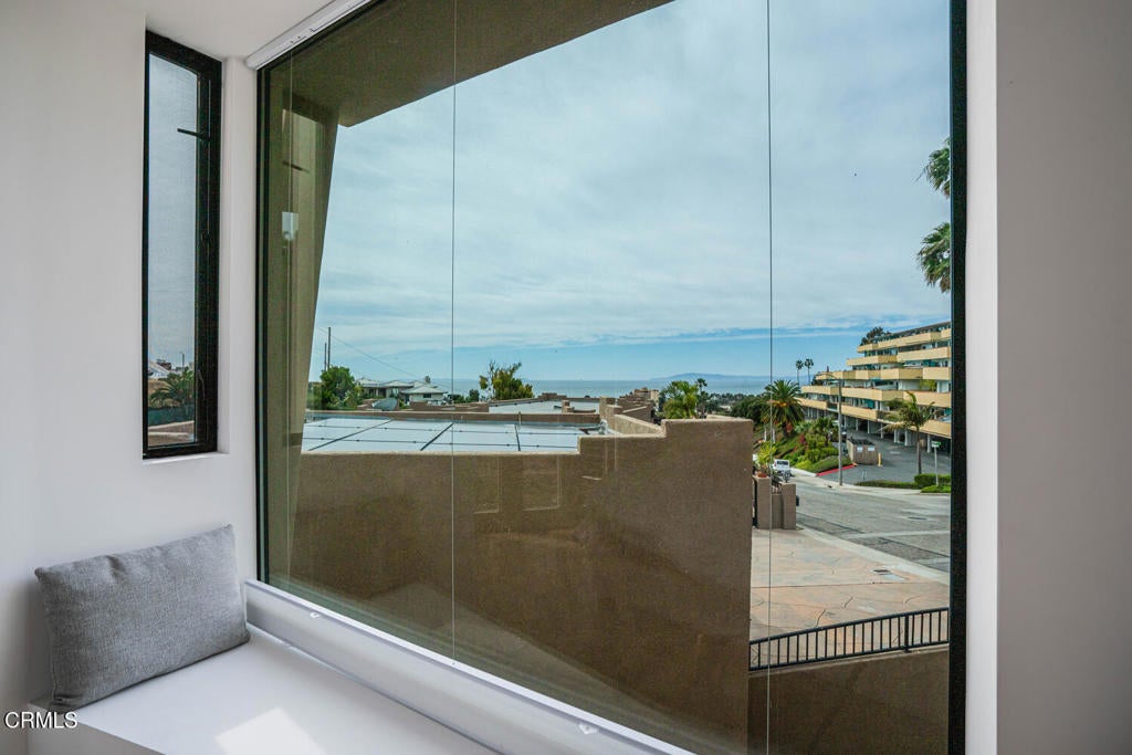 Ventura, California, 93001, United States, 3 Bedrooms Bedrooms, ,4 BathroomsBathrooms,Residential,Active,2016402