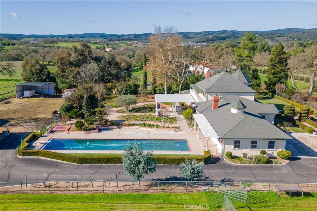 Paso Robles, California, 93446, United States, 4 Bedrooms Bedrooms, ,5 BathroomsBathrooms,Residential,Active,2016421