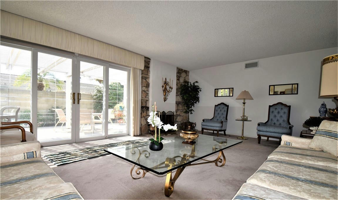 Seal Beach, California, 90740, United States, ,2 BathroomsBathrooms,Residential,Pending,1702937