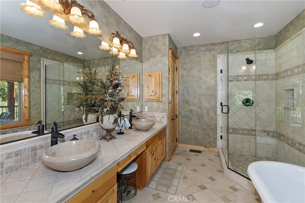 Big Bear Lake, California, 92315, United States, 4 Bedrooms Bedrooms, ,4 BathroomsBathrooms,Residential,Active,1905113