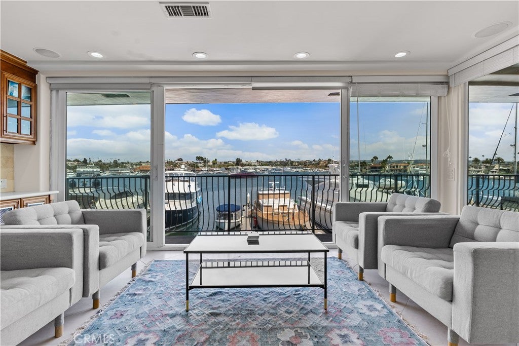 Newport Beach, California, 92663, United States, ,5 BathroomsBathrooms,Residential,Active,1762822