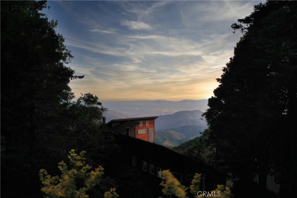 Lake Arrowhead, California, 92352, United States, 2 Bedrooms Bedrooms, ,3 BathroomsBathrooms,Residential,Active,1988419