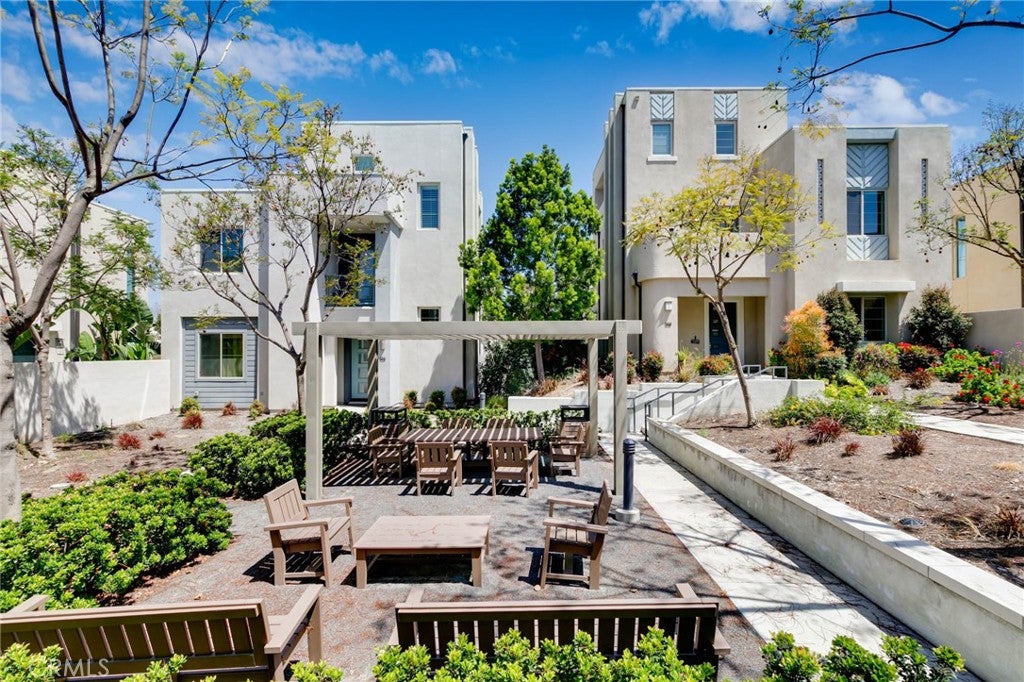 Irvine, California, 92618, United States, 3 Bedrooms Bedrooms, ,3 BathroomsBathrooms,Residential,Active,1942374