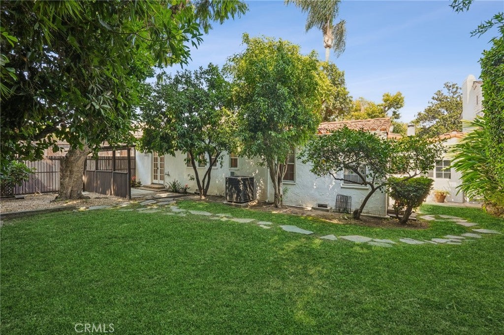 North Hollywood, California, 91602, United States, 3 Bedrooms Bedrooms, ,2 BathroomsBathrooms,Residential,Active,1914796