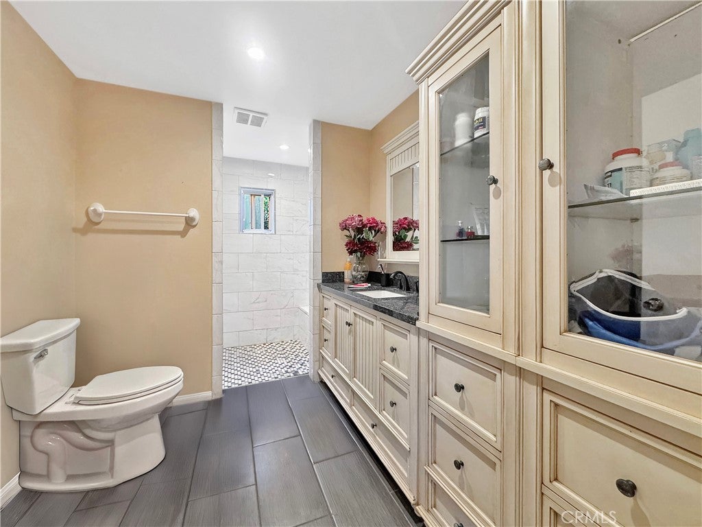 Huntington Beach, California, 92647, United States, ,5 BathroomsBathrooms,Residential,Active,1867911