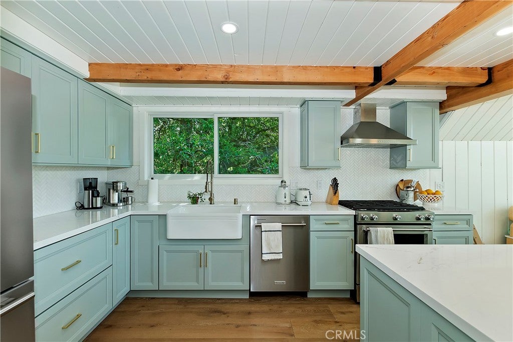 Lake Arrowhead, California, 92352, United States, 4 Bedrooms Bedrooms, ,3 BathroomsBathrooms,Residential,Active,1953250