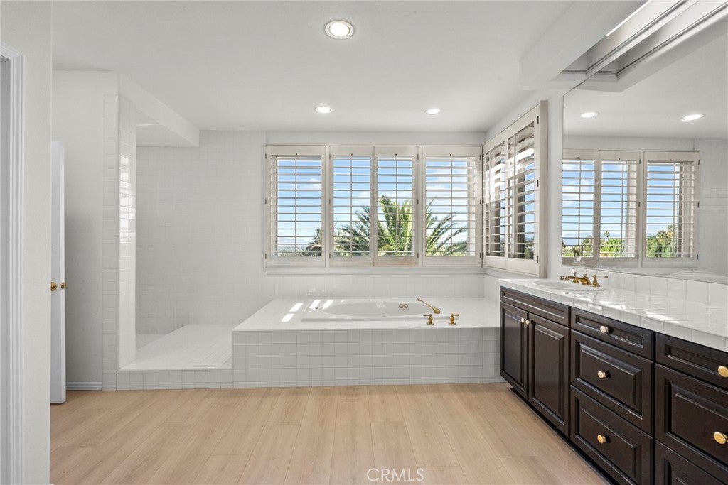 Canoga Park, California, 91304, United States, 5 Bedrooms Bedrooms, ,5 BathroomsBathrooms,Residential,Active,2006939