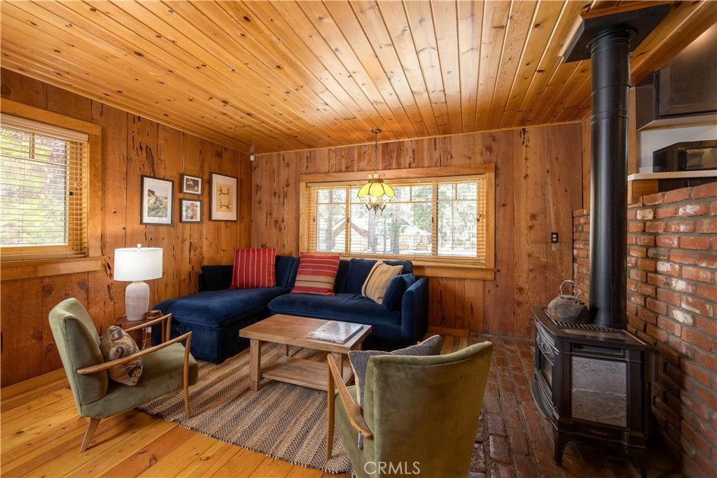 Big Bear Lake, California, 92315, United States, 4 Bedrooms Bedrooms, ,3 BathroomsBathrooms,Residential,Contingent,1945531