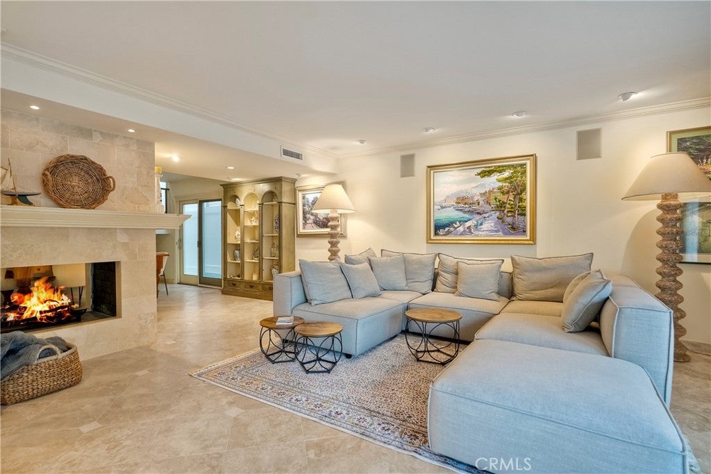 Newport Beach, California, 92661, United States, 4 Bedrooms Bedrooms, ,3 BathroomsBathrooms,Residential,Active,1894578