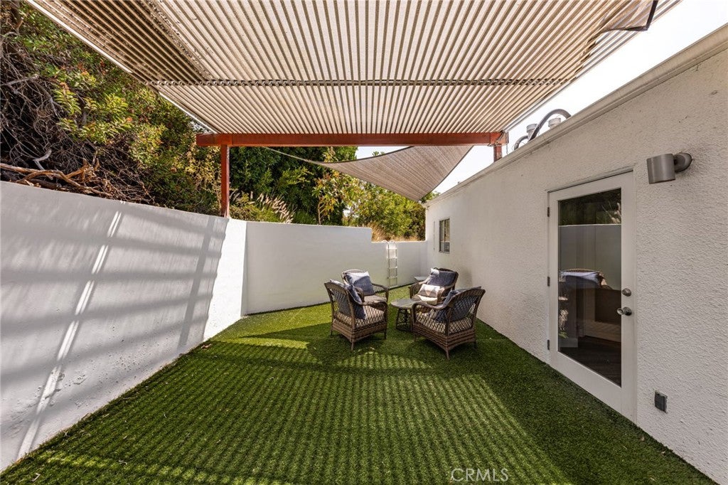 Los Angeles, California, 90069, United States, 3 Bedrooms Bedrooms, ,4 BathroomsBathrooms,Residential,Active,1959526