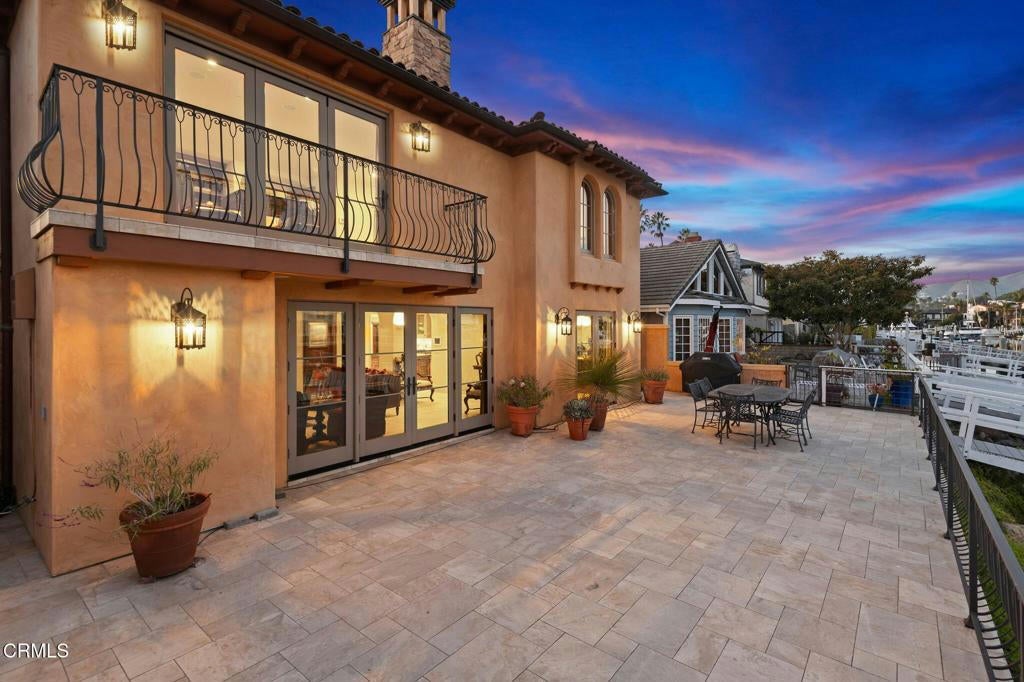 Ventura, California, 93001, United States, 3 Bedrooms Bedrooms, ,4 BathroomsBathrooms,Residential,Active,1756327