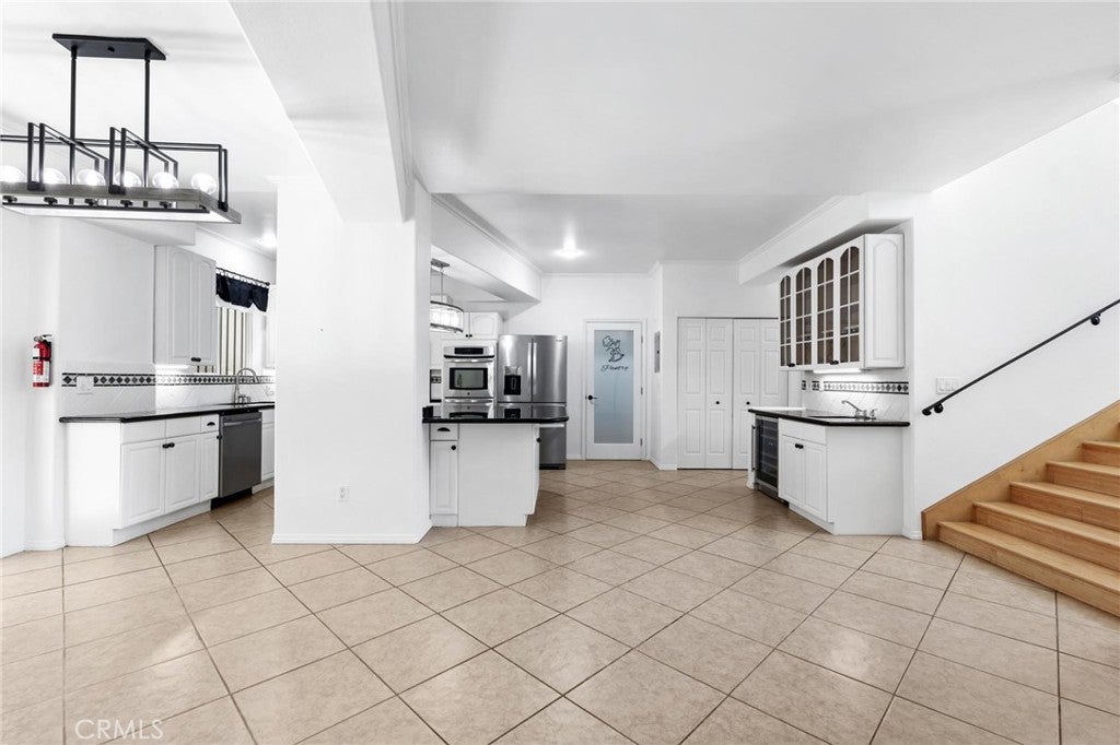 Chatsworth, California, 91311, United States, 4 Bedrooms Bedrooms, ,4 BathroomsBathrooms,Residential,Active,2011421