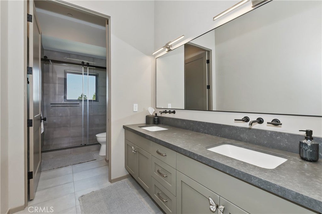 Lake Arrowhead, California, 92352, United States, 3 Bedrooms Bedrooms, ,3 BathroomsBathrooms,Residential,Active,1972160