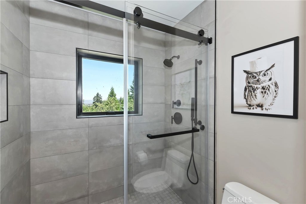 Lake Arrowhead, California, 92352, United States, 3 Bedrooms Bedrooms, ,3 BathroomsBathrooms,Residential,Active,1972160