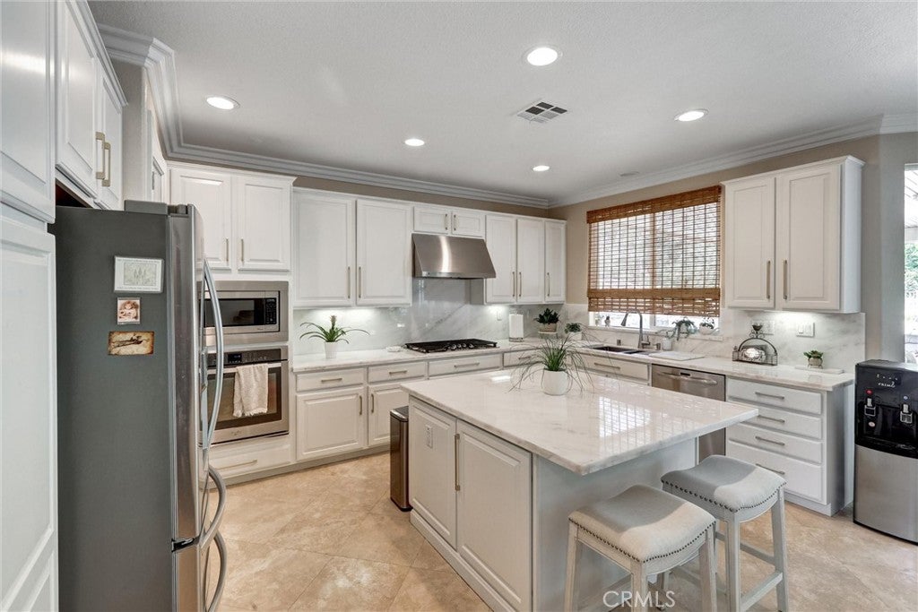 Murrieta, California, 92562, United States, 6 Bedrooms Bedrooms, ,5 BathroomsBathrooms,Residential,Active,1914833
