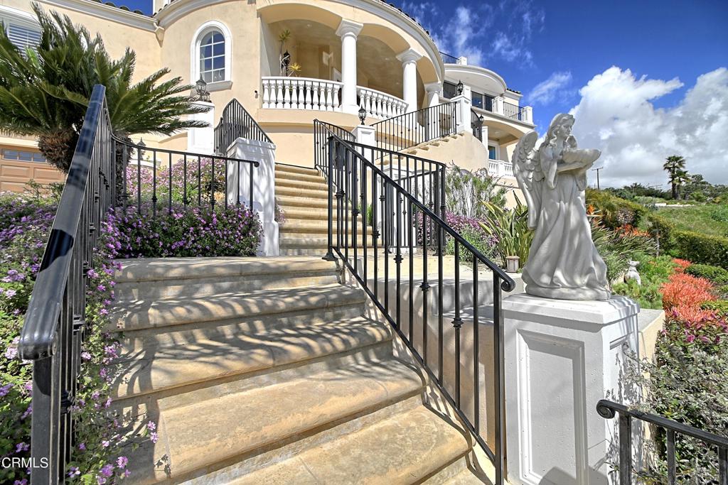 Ventura, California, 93003, United States, 4 Bedrooms Bedrooms, ,5 BathroomsBathrooms,Residential,Active,1944269