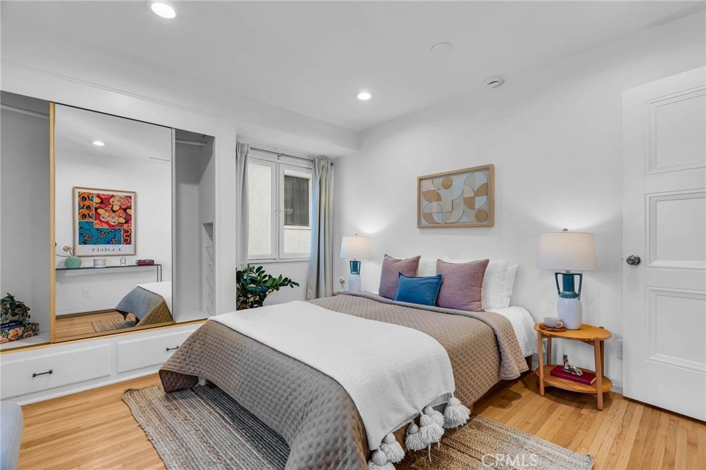 Glendale, California, 91202, United States, 3 Bedrooms Bedrooms, ,3 BathroomsBathrooms,Residential,Active,1967125