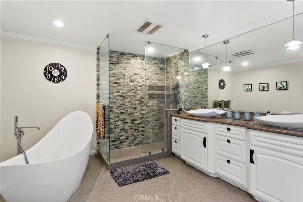 Laguna Hills, California, 92653, United States, 4 Bedrooms Bedrooms, ,3 BathroomsBathrooms,Residential,Active,1986896