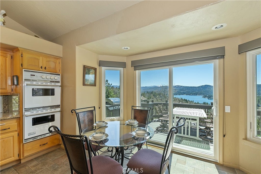 Lake Arrowhead, California, 92352, United States, ,5 BathroomsBathrooms,Residential,Active,1781875