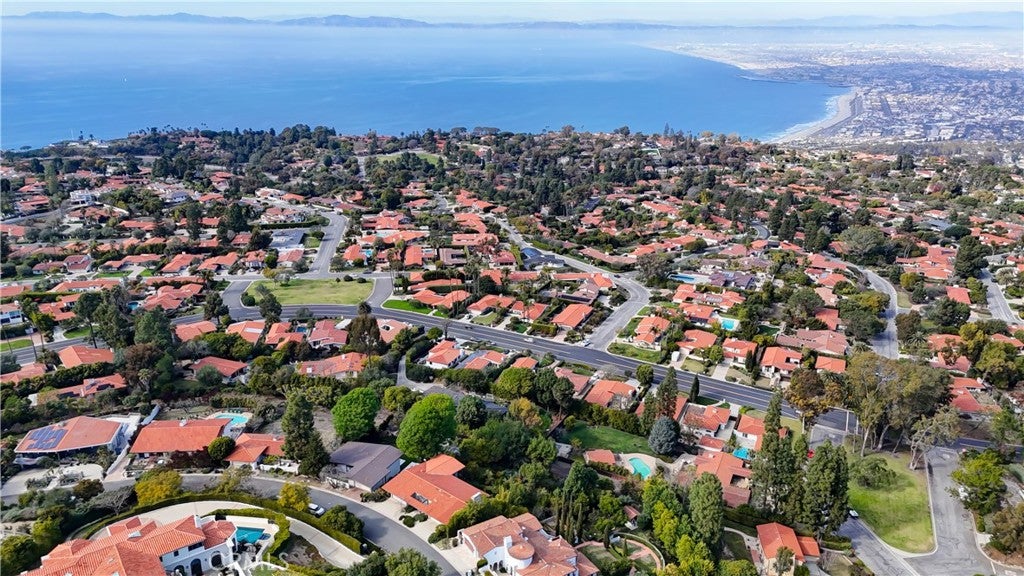 Palos Verdes Estates, California, 90274, United States, 3 Bedrooms Bedrooms, ,4 BathroomsBathrooms,Residential,Active,2016695