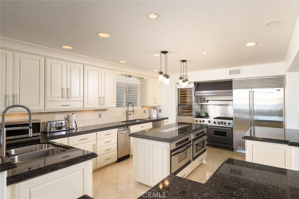 Newport Beach, California, 92663, United States, ,5 BathroomsBathrooms,Residential,Active,1762822