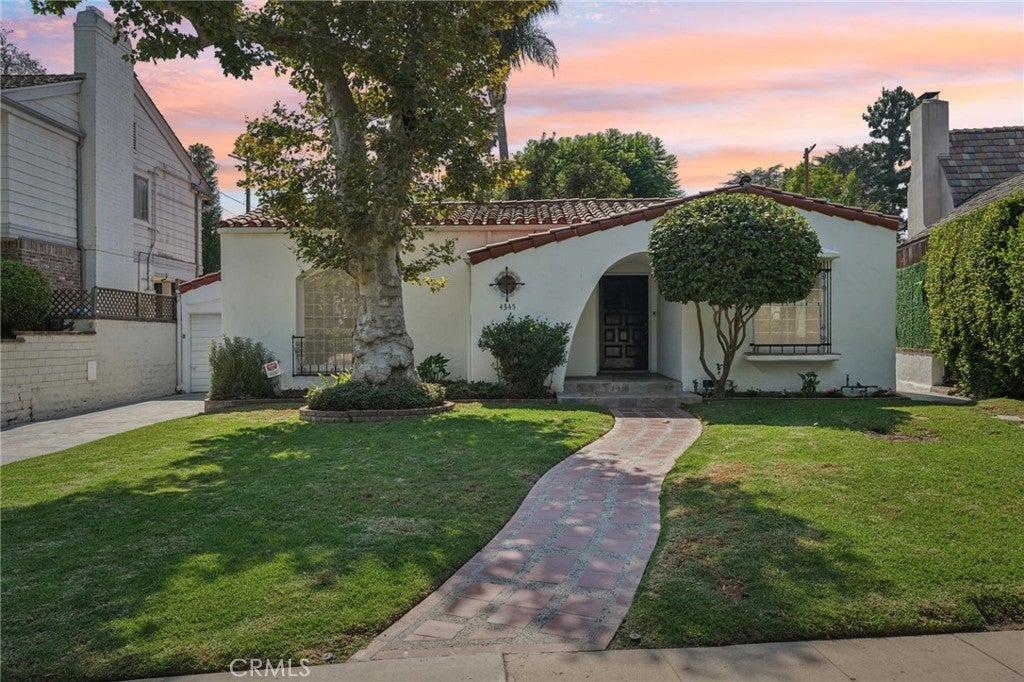 North Hollywood, California, 91602, United States, 3 Bedrooms Bedrooms, ,2 BathroomsBathrooms,Residential,Active,1914796