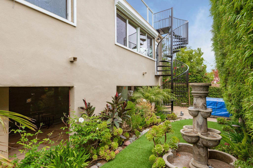 Ventura, California, 93001, United States, 2 Bedrooms Bedrooms, ,3 BathroomsBathrooms,Residential,Active,1944022