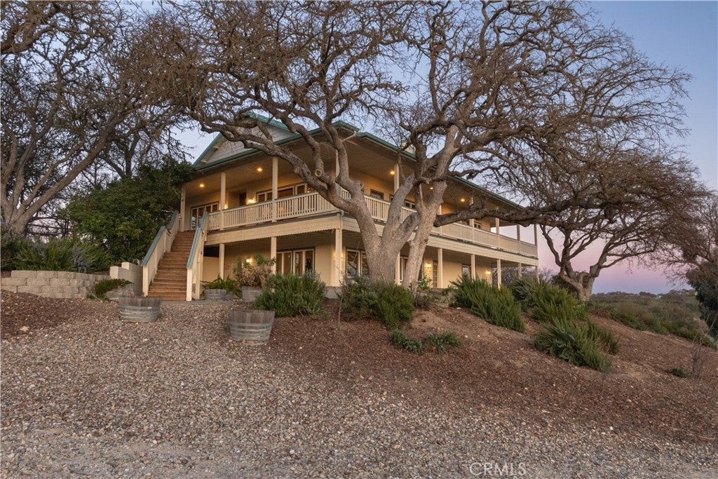 Paso Robles, California, 93446, United States, 5 Bedrooms Bedrooms, ,6 BathroomsBathrooms,Residential,Active,1821961