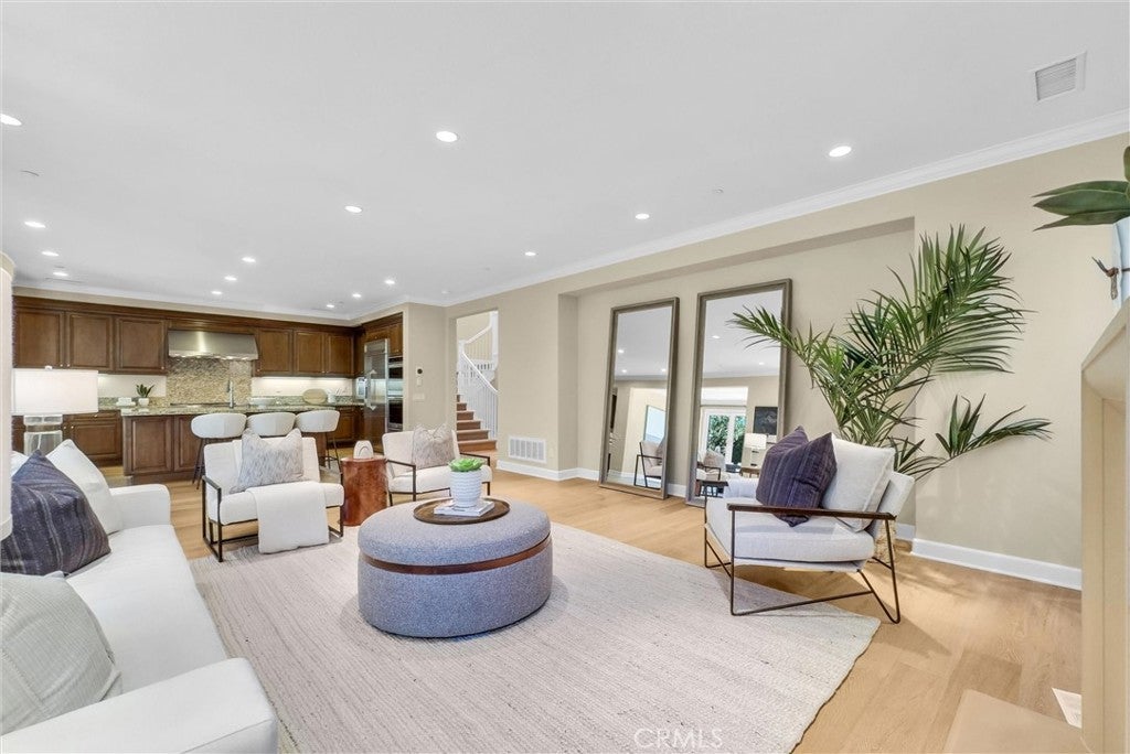 Irvine, California, 92620, United States, 4 Bedrooms Bedrooms, ,4 BathroomsBathrooms,Residential,Active,1986877