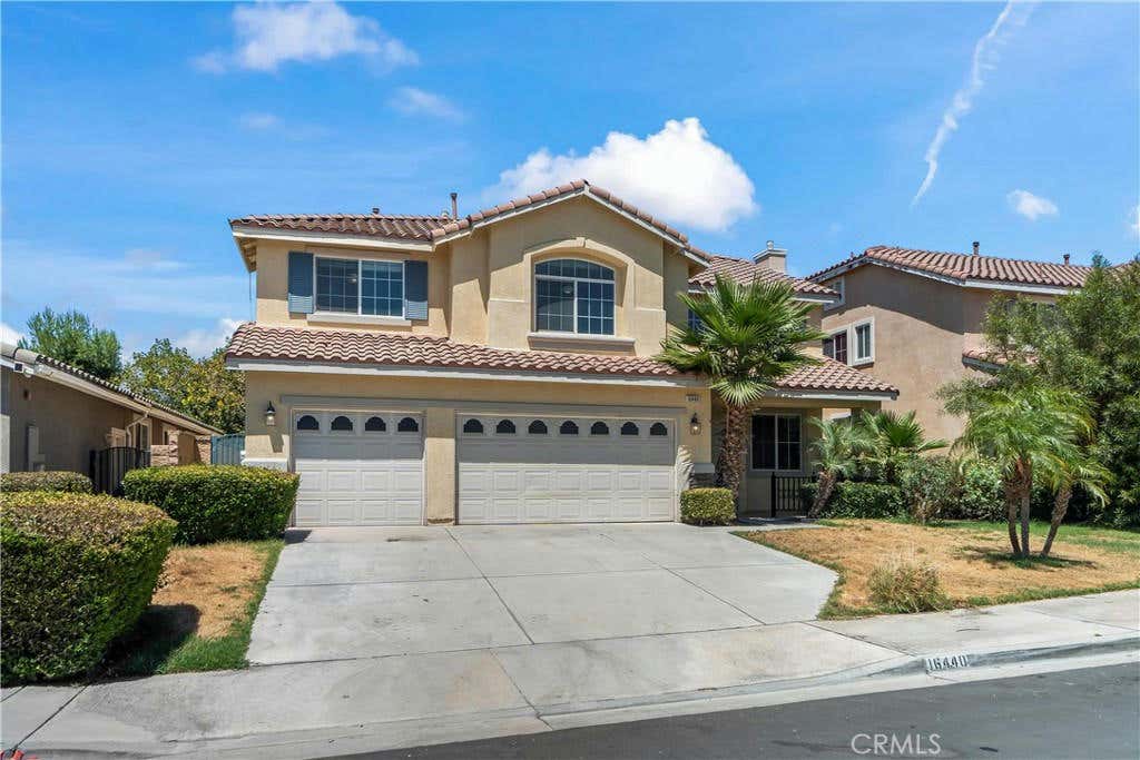 16440 LOS COYOTES ST, FONTANA, CA 92336, photo 1 of 32