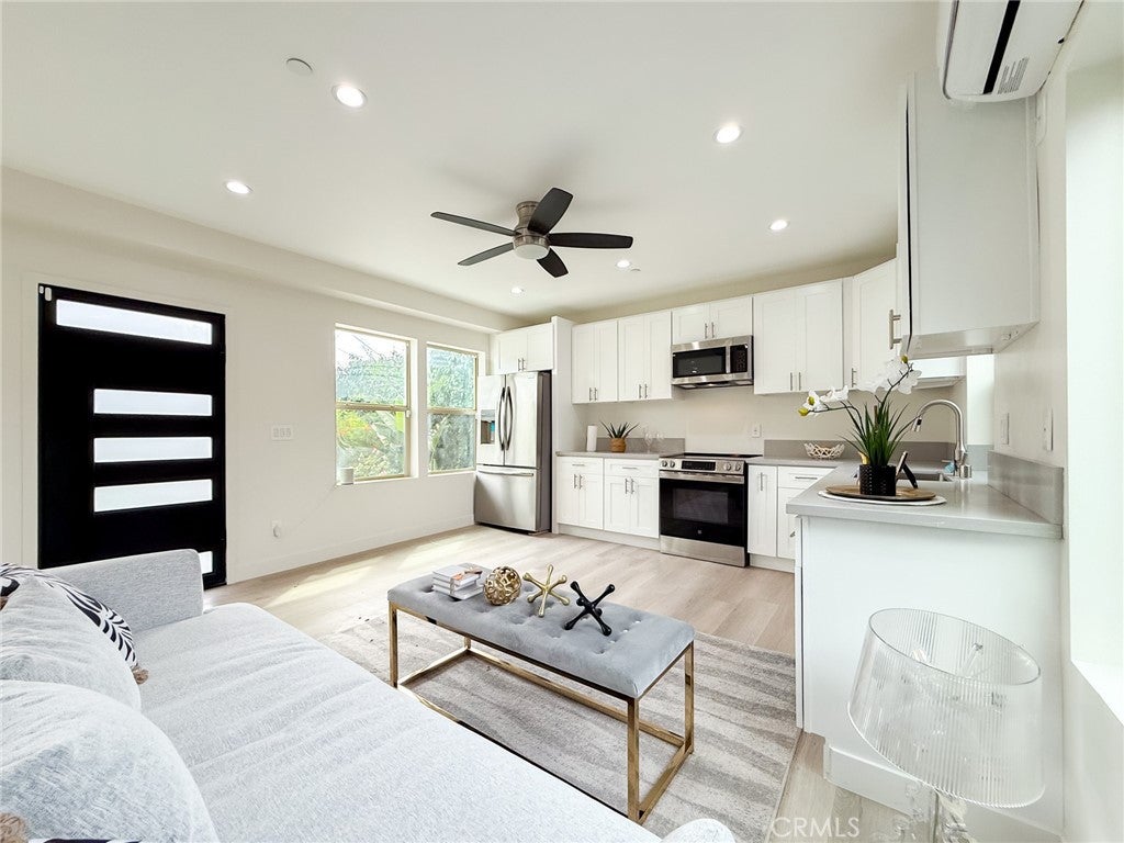 Pasadena, California, 91107, United States, 7 Bedrooms Bedrooms, ,8 BathroomsBathrooms,Residential,Active,1944066